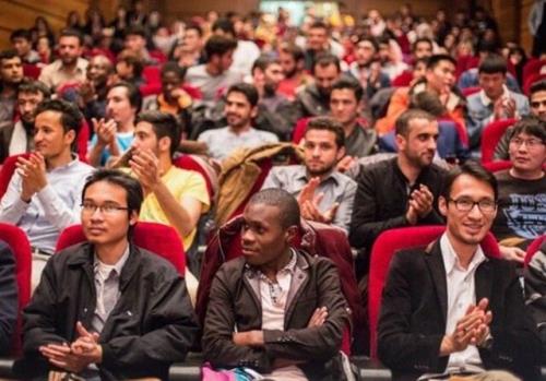 جذب بیش از ۱۲۰۰ دانشجوی خارجی از ۵ قاره