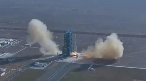 چین فضانوردانش را از سرگردانی در فضا نجات می دهد