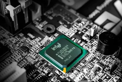 اینتل قیمت تراشه هایش را برای بار سوم گران کرد