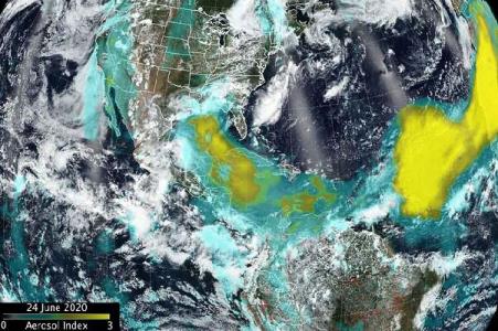 تصاویر ماهواره ای از حركت توده گرد و خاك عظیم به سمت امریكا
